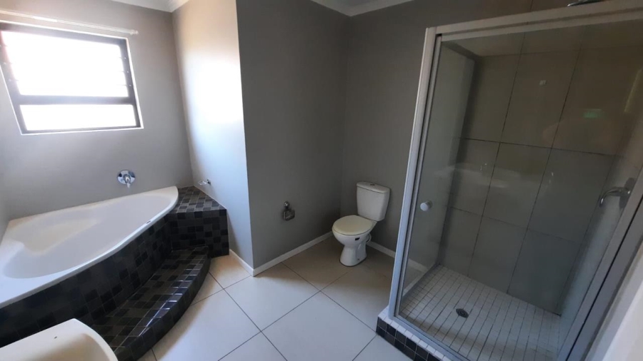 To Let 3 Bedroom Property for Rent in Hillside Free State